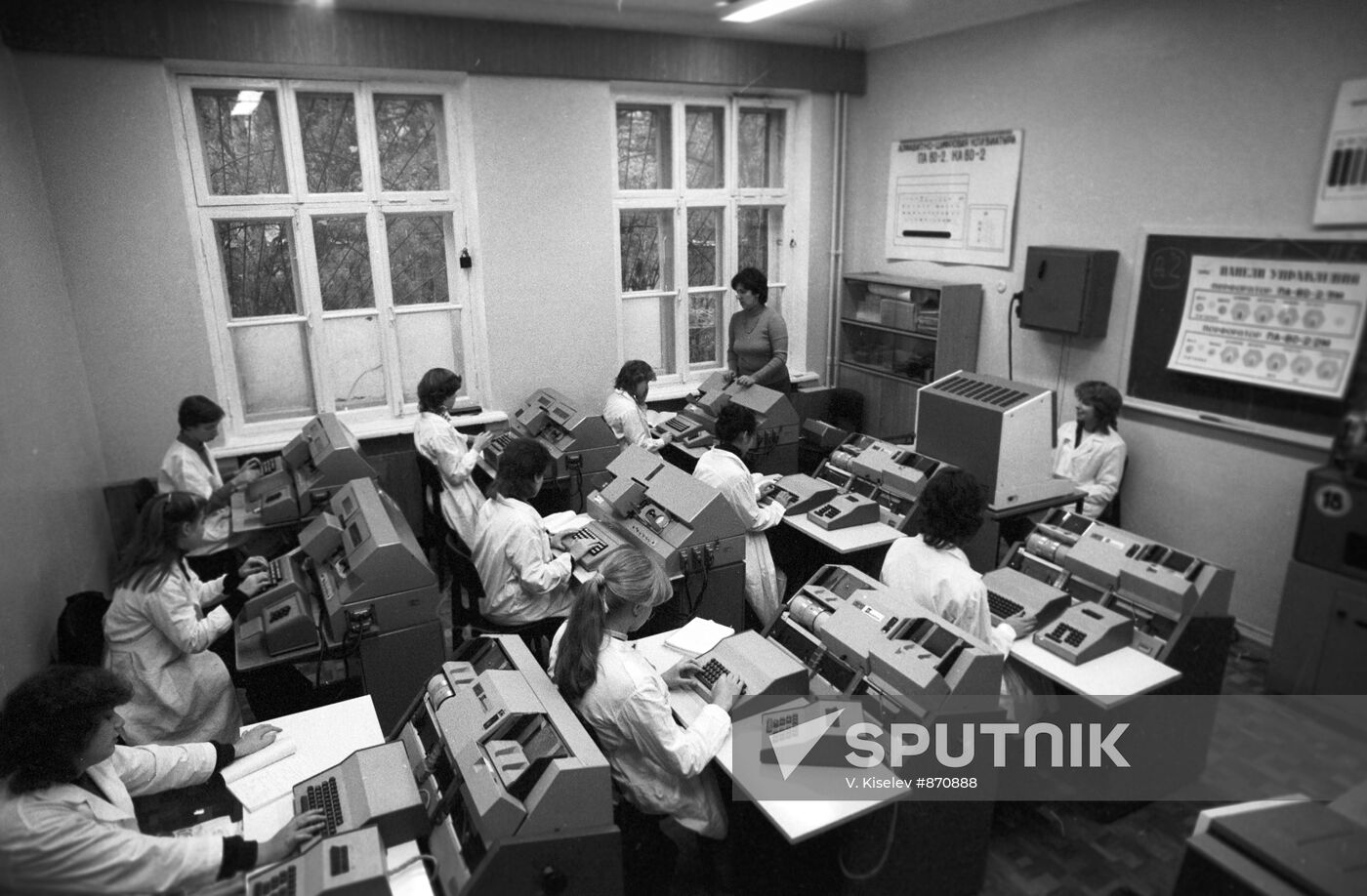 At lesson in computer operators' class