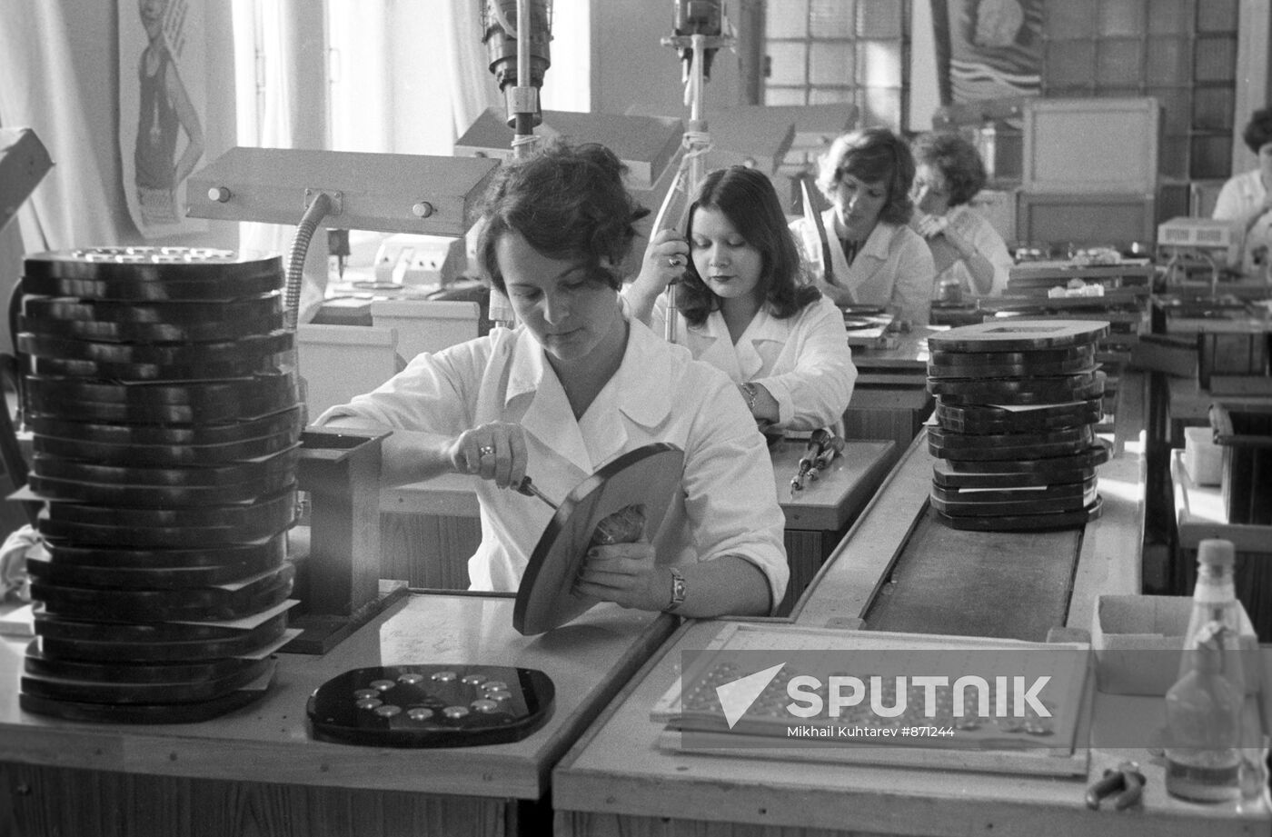 Art clock assembly