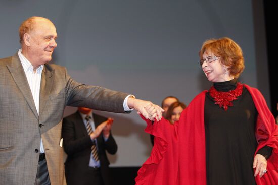 Leah Ahidzhakova and Vladimir Menchov