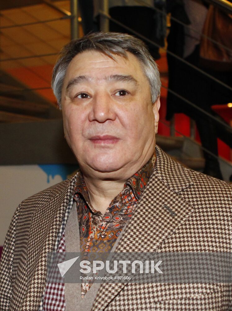 Alimzhan Tokhtakhunov