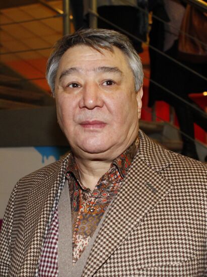Alimzhan Tokhtakhunov
