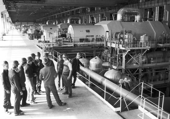 Engine room of the Lithuanian State District Power Plant