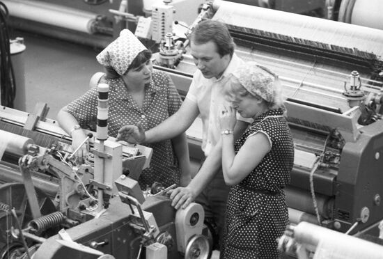 Viktor Malyukov with apprentices