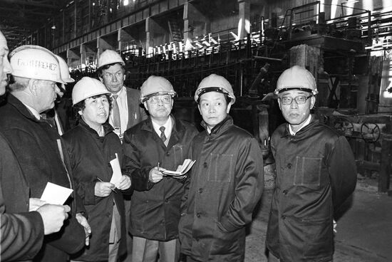 Chinese delegation at aluminum plant