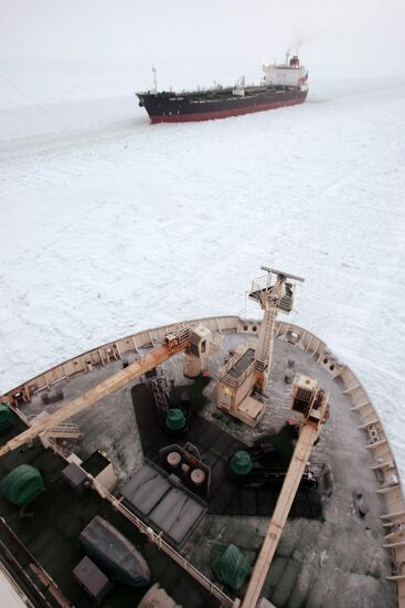 Vaigach nuclear icebreaker leading ships through Gulf of Finland