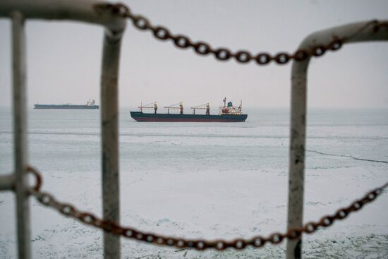 Vaigach nuclear icebreaker leading ships through Gulf of Finland