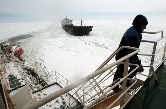 Vaigach nuclear icebreaker leading ships through Gulf of Finland