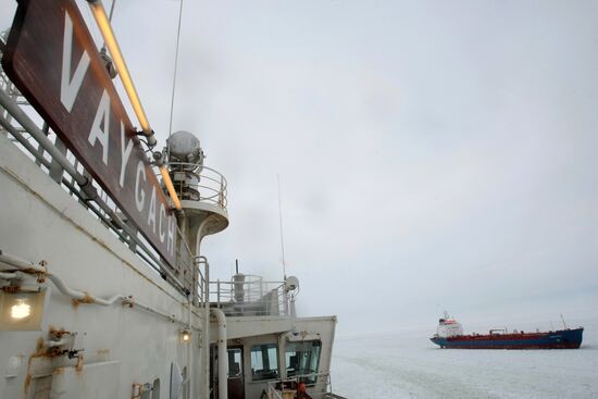 Vaigach nuclear icebreaker leading ships through Gulf of Finland