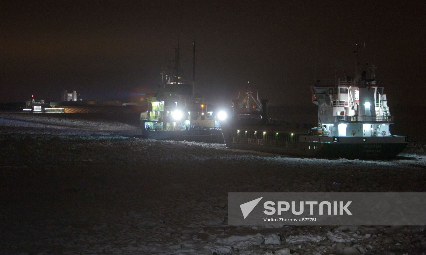 Ships led through Gulf of Finland