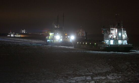 Ships led through Gulf of Finland