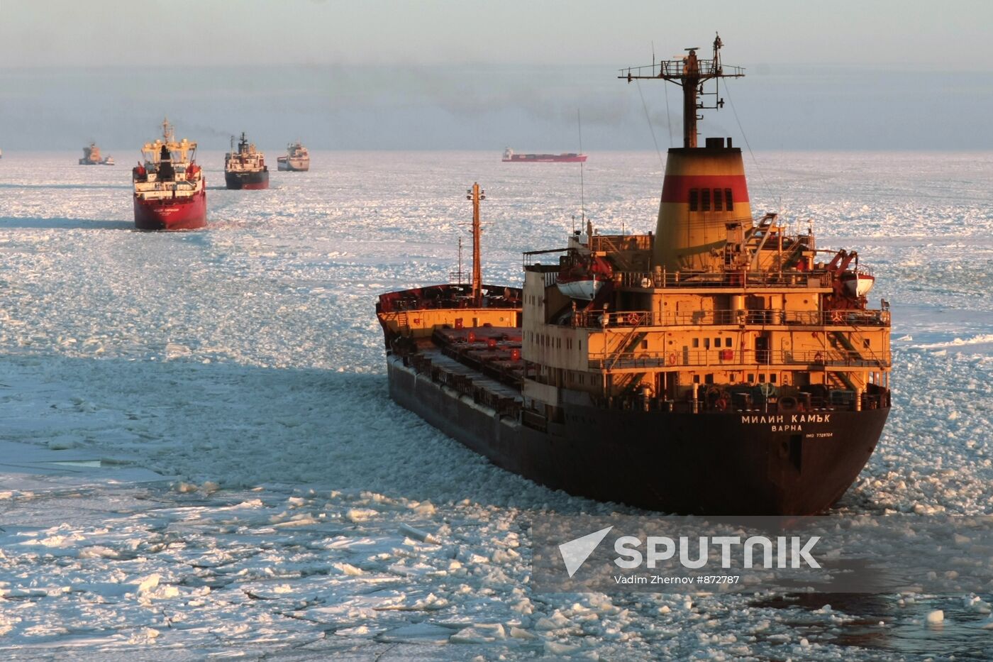 Vaigach nuclear icebreaker leading ships through Gulf of Finland
