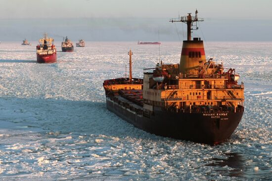 Vaigach nuclear icebreaker leading ships through Gulf of Finland