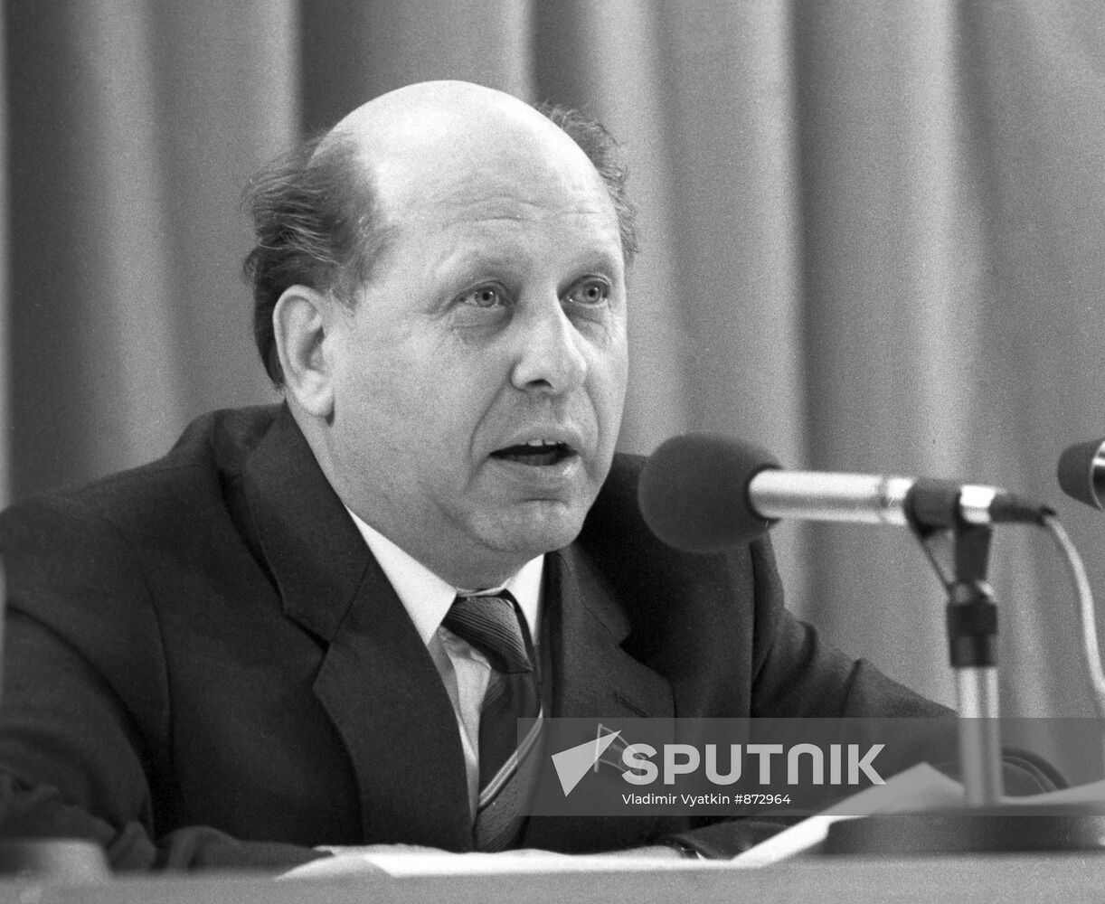 Spokesman for USSR at CMEA Nikolai Talyzin at news conference