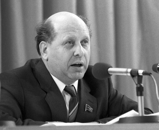 Spokesman for USSR at CMEA Nikolai Talyzin at news conference