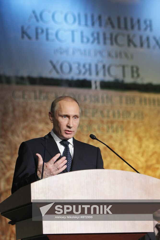 Vladimir Putin tours Central Federal District
