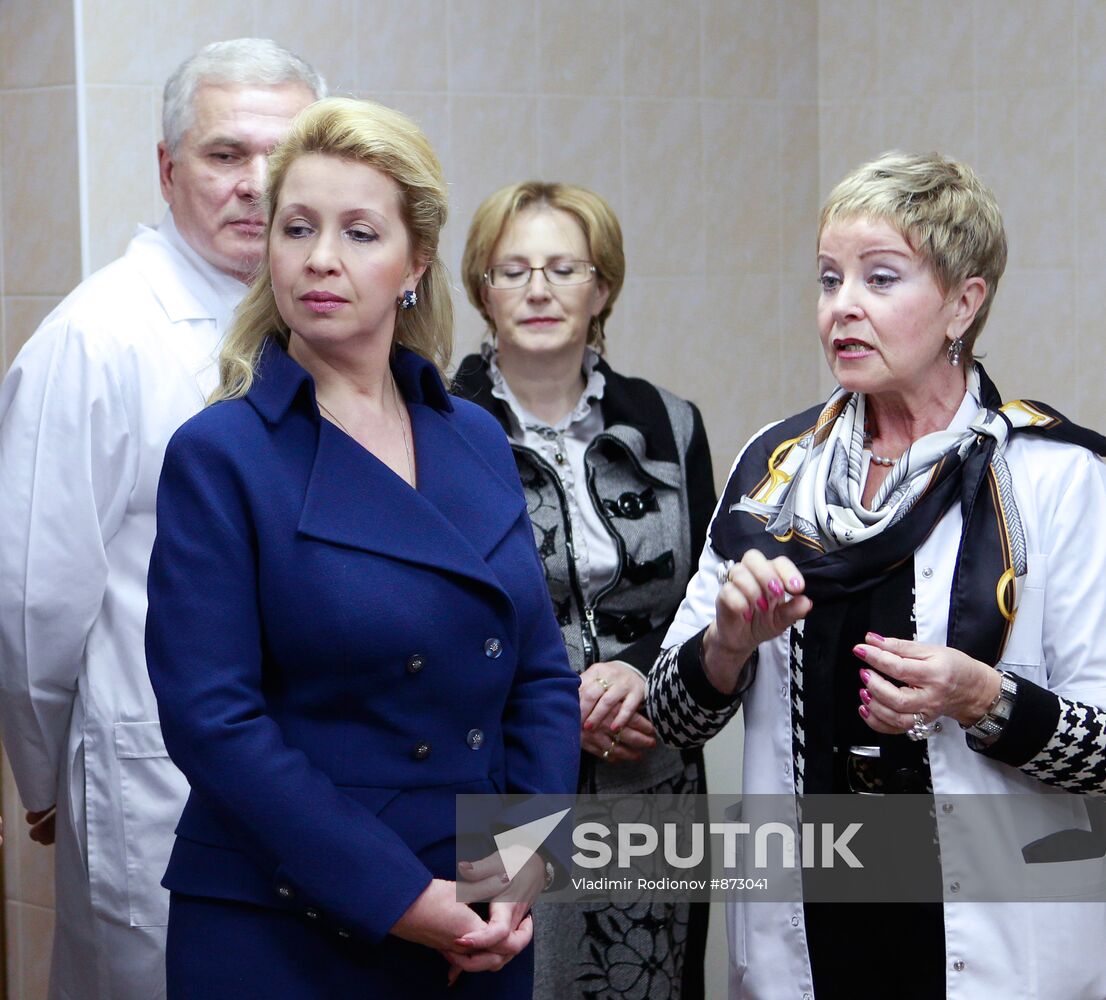 Svetlana Medvedeva visits Scientific Center for Radiology