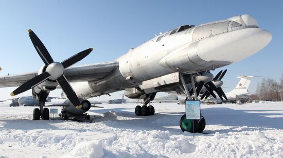Strategic missile carrier Tu-95