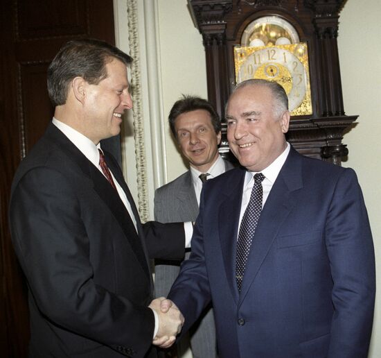 Viktor Chernomyrdin and Albert Gore