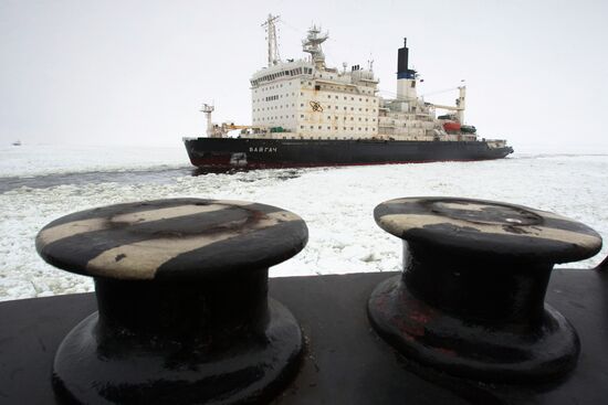 Vaigach nuclear icebreaker leading ships through Gulf of Finland