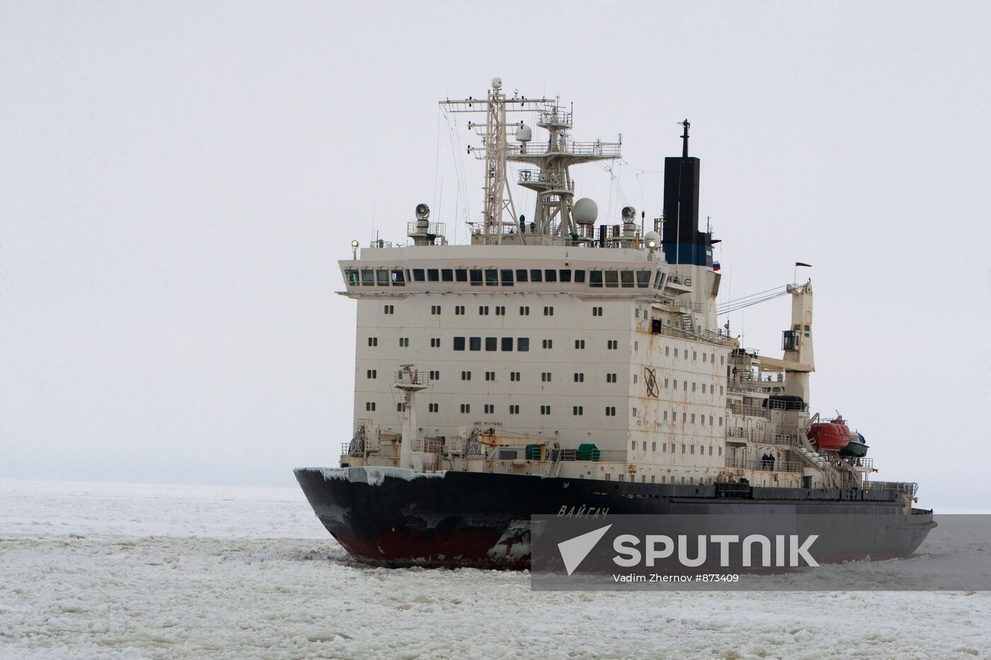 Vaigach nuclear icebreaker leading ships through Gulf of Finland