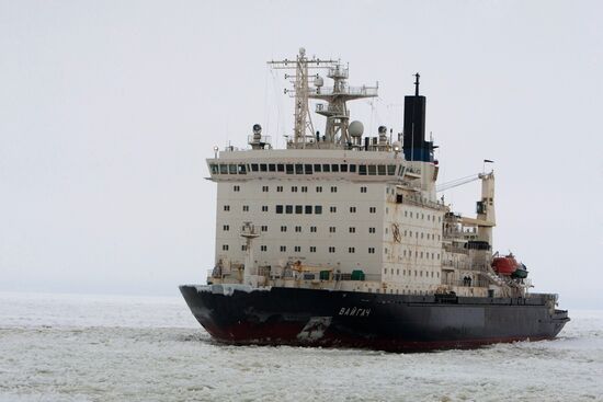 Vaigach nuclear icebreaker leading ships through Gulf of Finland