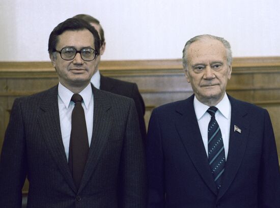 Nikolai Tikhonov and Manuel Bartlett