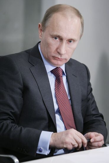 Vladimir Putin visits Yota Company Headquarters