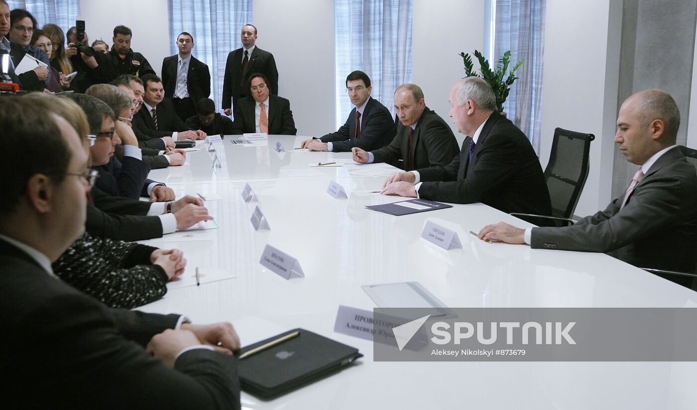 Vladimir Putin visits Yota's central office