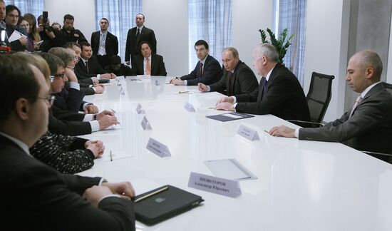 Vladimir Putin visits Yota's central office