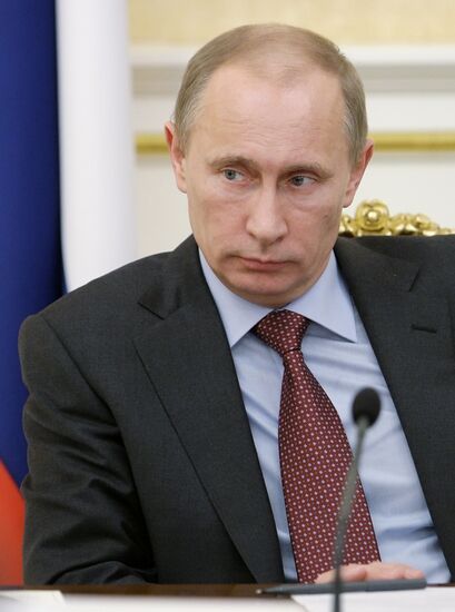 Vladimir Putin conducts Government House meeting