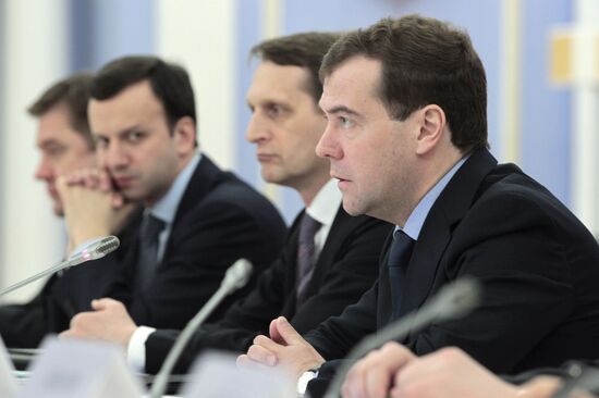 Dmitry Medvedev chairs meeting on international financial center