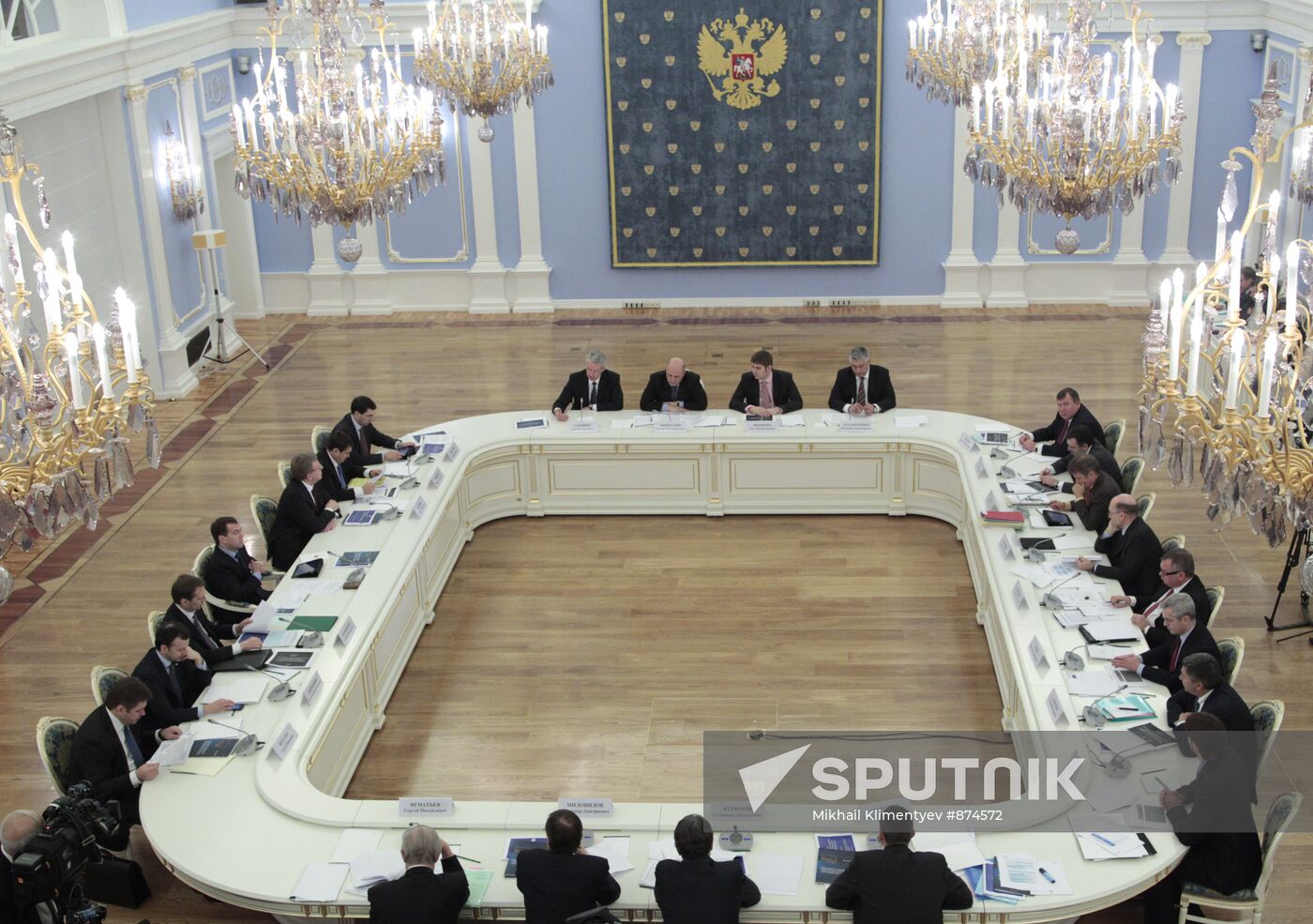 Medvedev holds meeting on setting up Intl Finance Center