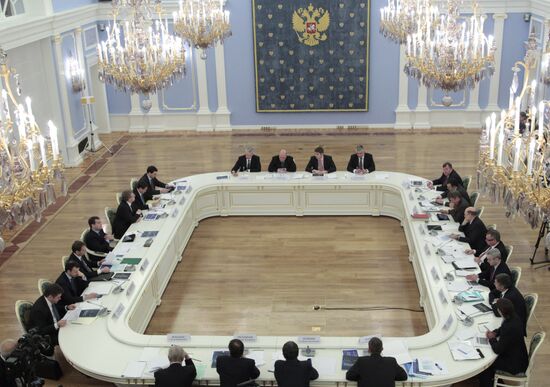 Medvedev holds meeting on setting up Intl Finance Center