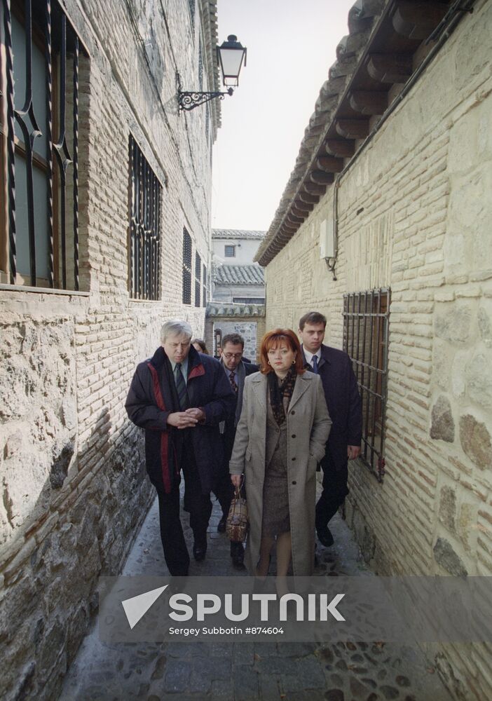Irina Kasyanova walking the old streets of Toledo