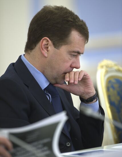 Medvedev holds meeting on setting up Intl Finance Center