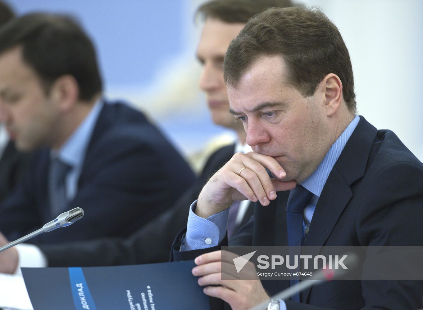 Medvedev holds meeting on setting up Intl Finance Center