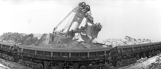 Transporting ore from quarry