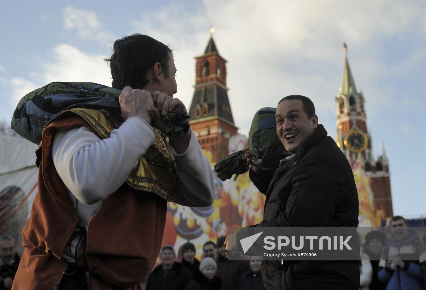 "Shirokaya Maslenitsa" festival on Vasilyevsky spusk