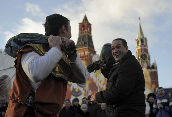 "Shirokaya Maslenitsa" festival on Vasilyevsky spusk