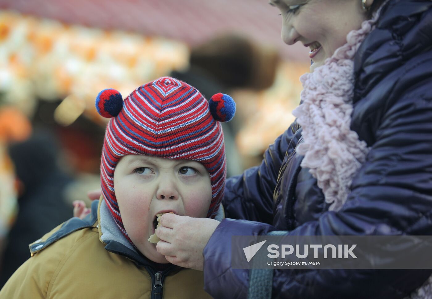 "Shirokaya Maslenitsa" festival on Vasilyevsky spusk