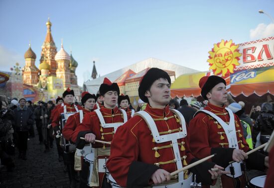 "Shirokaya Maslenitsa" festival on Vasilyevsky spusk