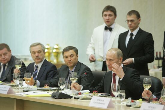 Vladimir Putin meets heads of Central Federal Districts