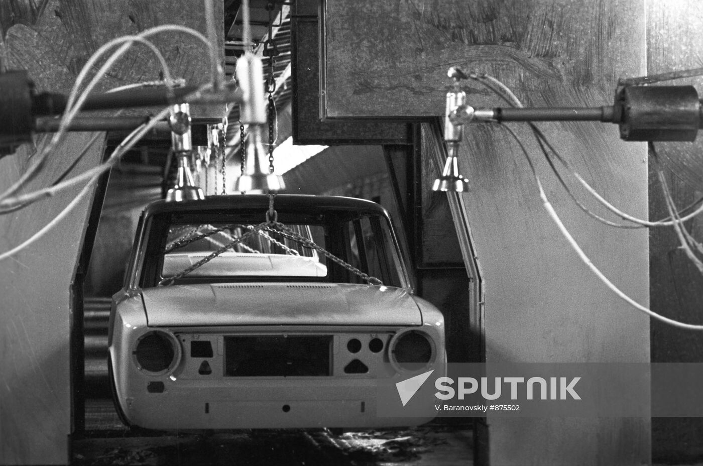 Car painting by robots