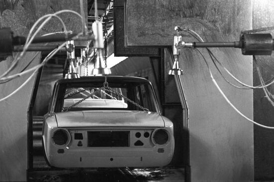 Car painting by robots