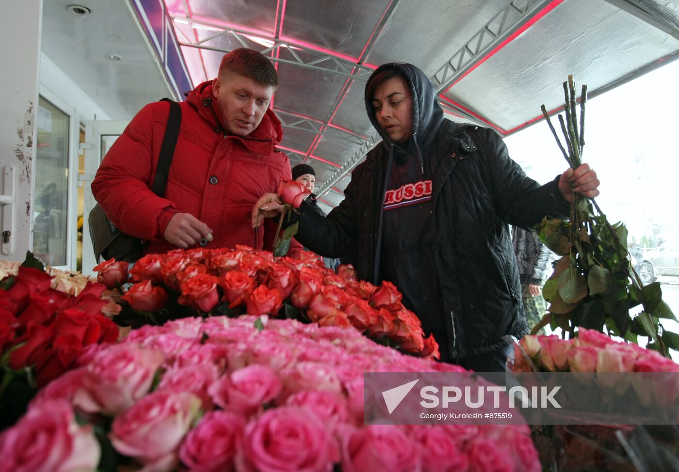 Preparations for March 8th holiday in Moscow