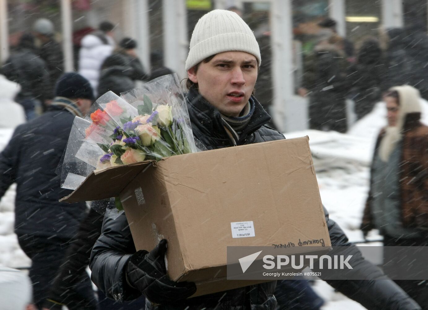 Preparations for March 8th holiday in Moscow