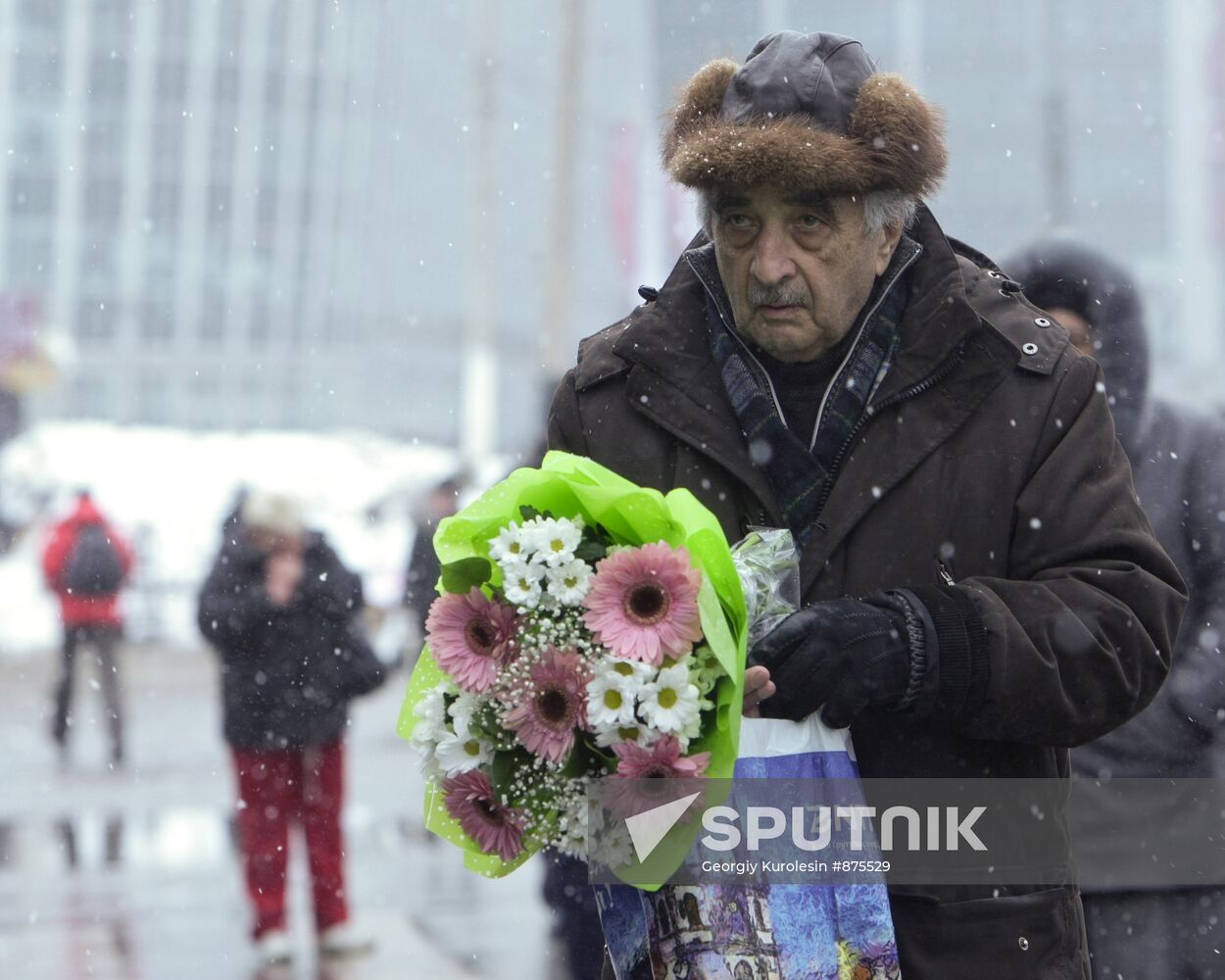 Preparations for March 8th holiday in Moscow