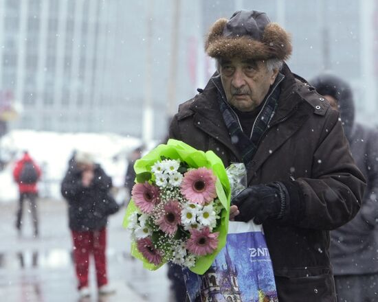 Preparations for March 8th holiday in Moscow