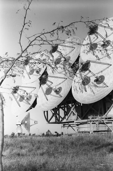 Long-range space communication center