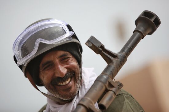 Libyan oil port of Ras-Lanuf taken by opposition